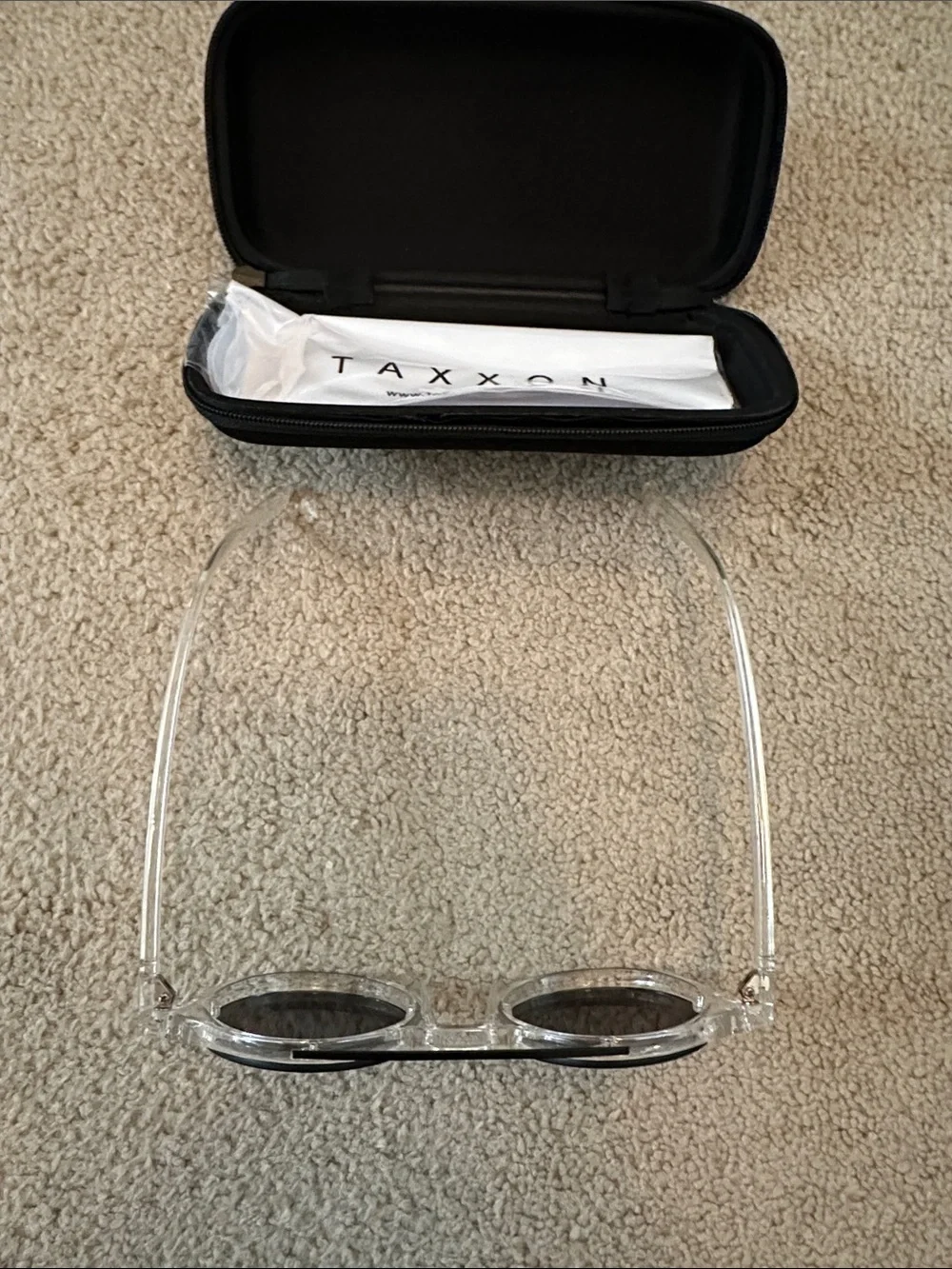 NWT Taxxon Clear frame round sunglasses